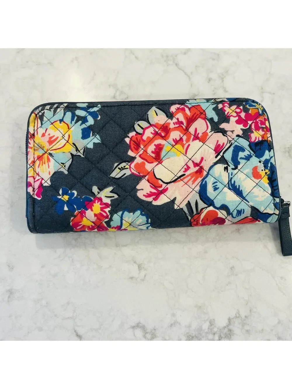 Vera Bradley Pretty Posies Georgia Wallet Gray Flowers Excellent Condition - Picture 4 of 7